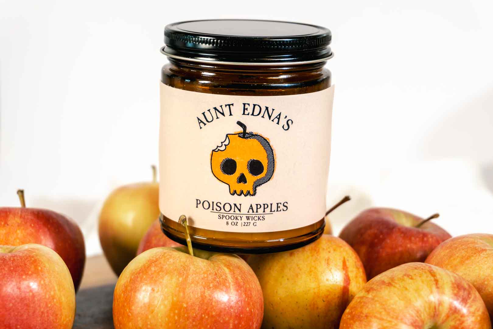 Spooky Wicks Aunt Ednas Poison Apples 8 oz Candle